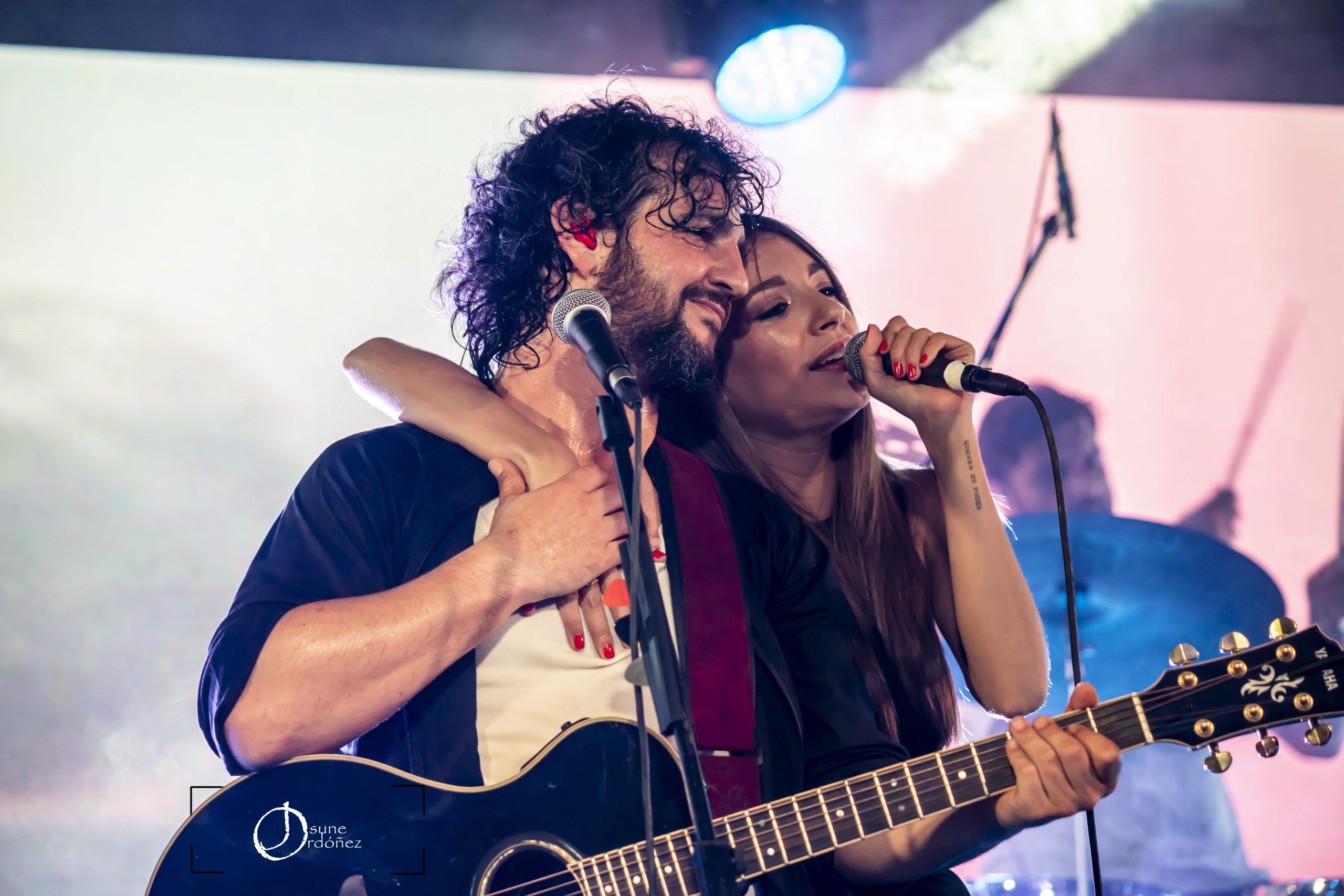 Ana Guerra y Fran Perea, gira «1 más 1 son 20» en la sala Mon Live en Madrid. Fotografía por Josune Ordóñez