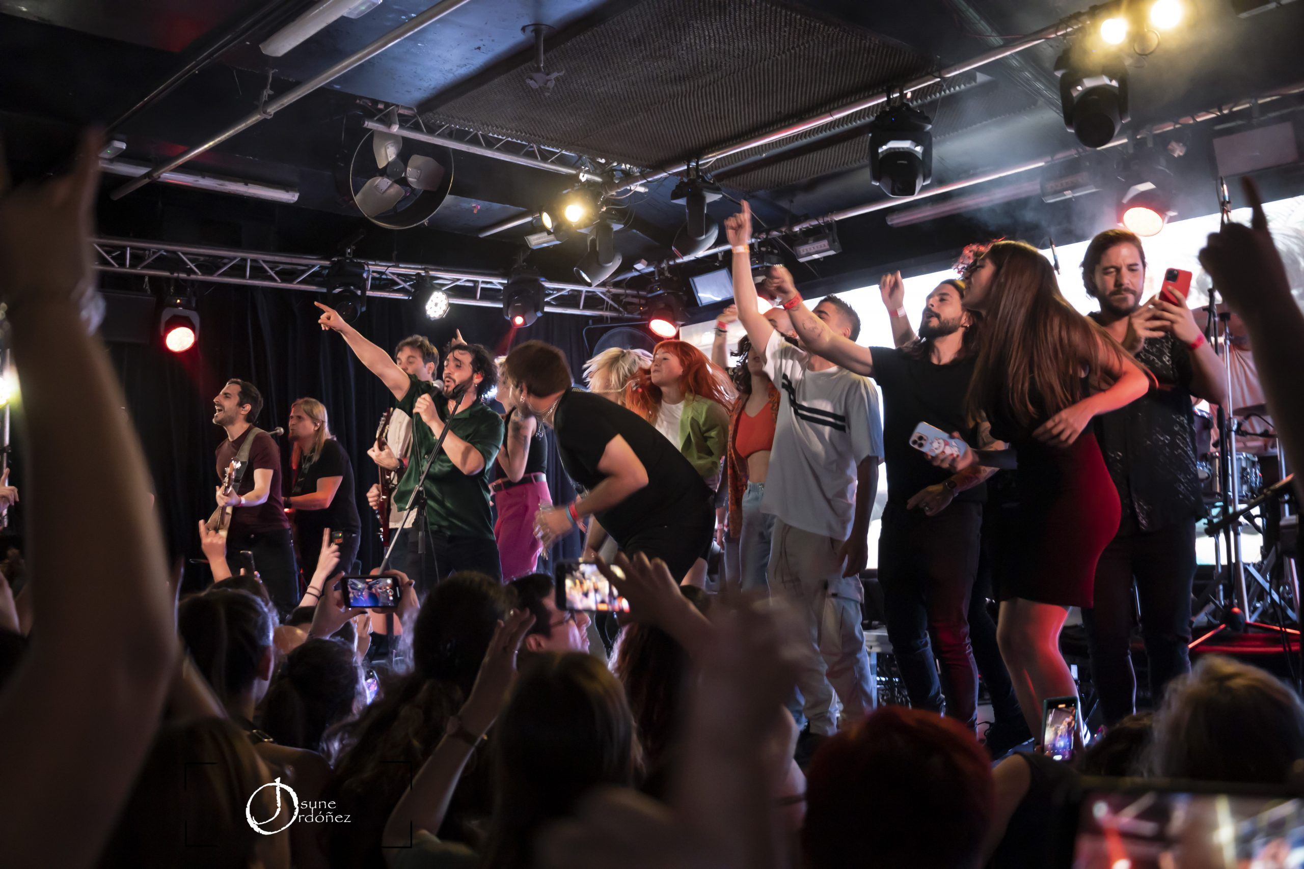 Toda la familia, Despistaos y Fran Perea, gira «1 más 1 son 20» en la sala Mon Live en Madrid. Fotografía por Josune Ordóñez