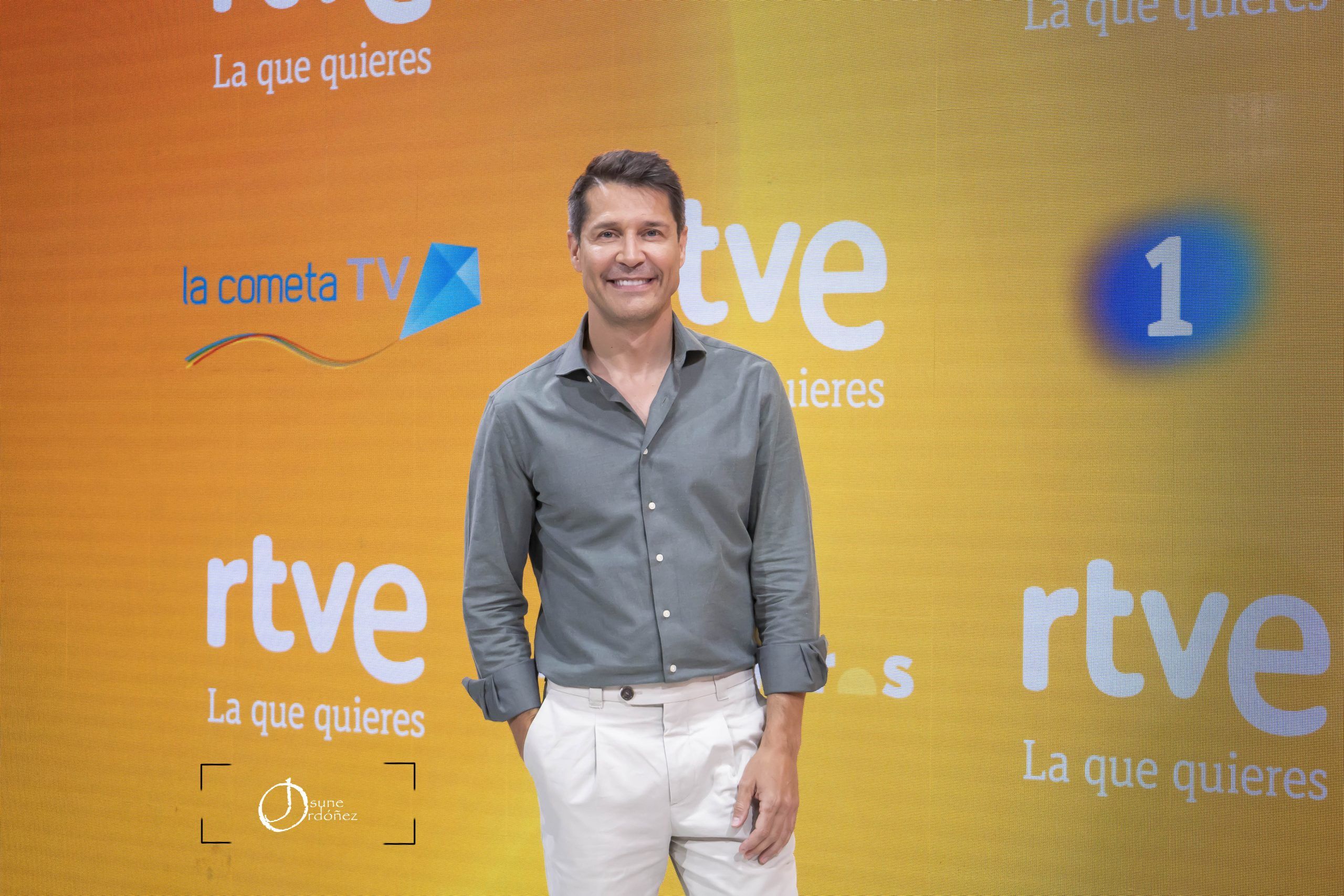 Jaime Cantizano presentador de «Mañaneros». Fotografía por Josune Ordóñez