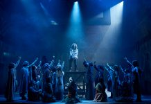 La catedral del musical Los pilares de la tierra vuelve a arder en la Gran Vía